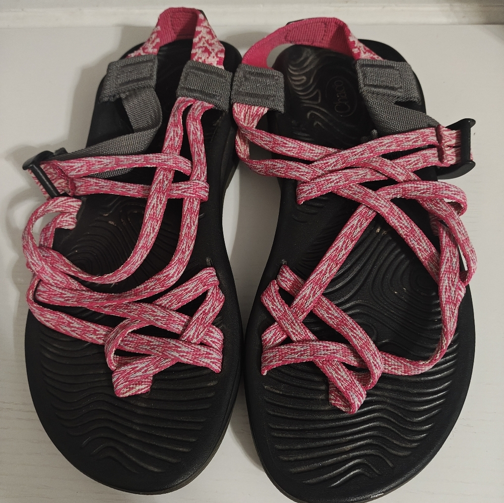 Women's Chacos Size 8 Pink Toe Strap